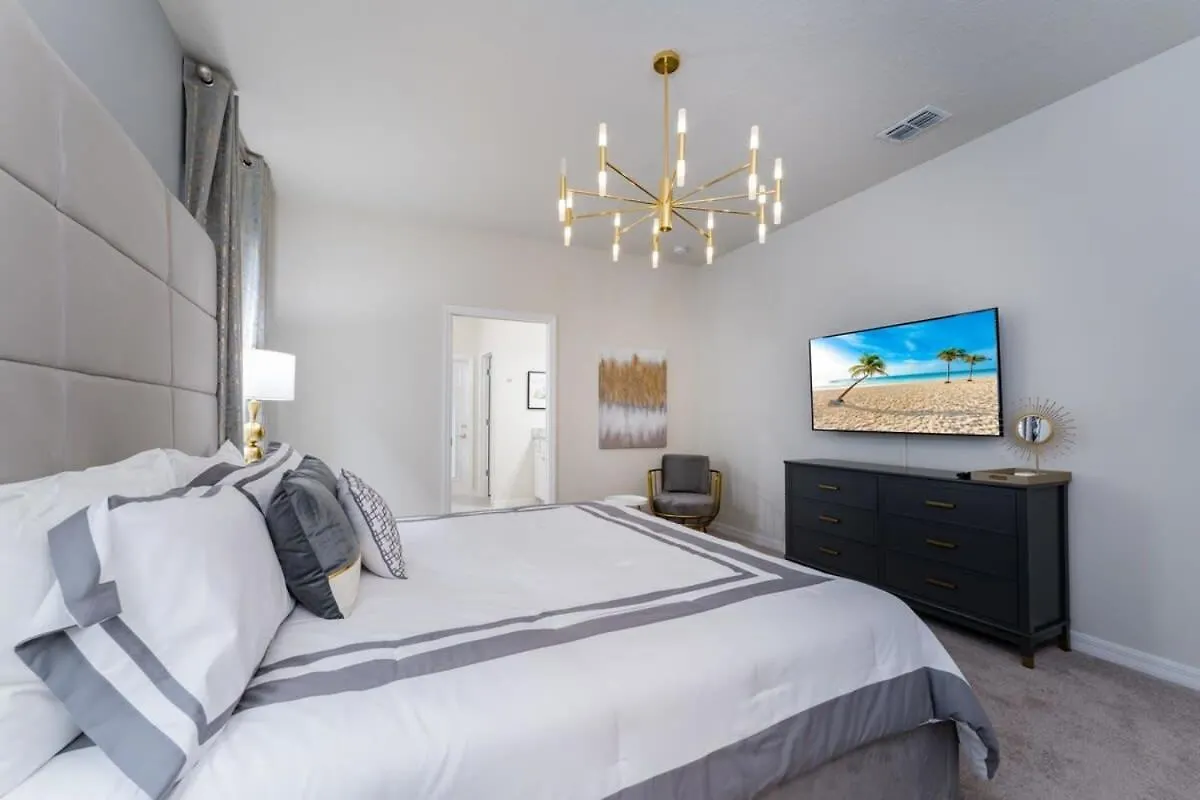 Spectacular 8Br Home W Pool Theater Theme Room Davenport 0*,