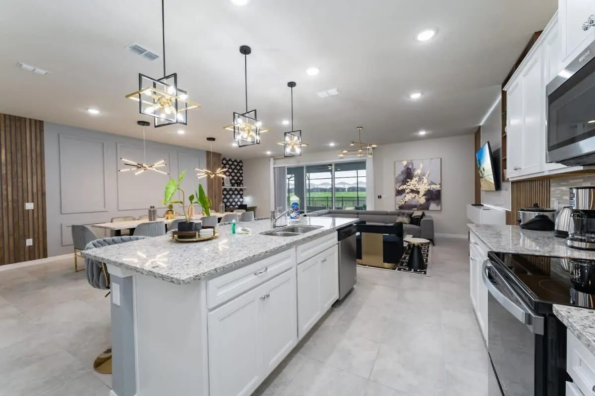 Spectacular 8Br Home W Pool Theater Theme Room Davenport 0*,