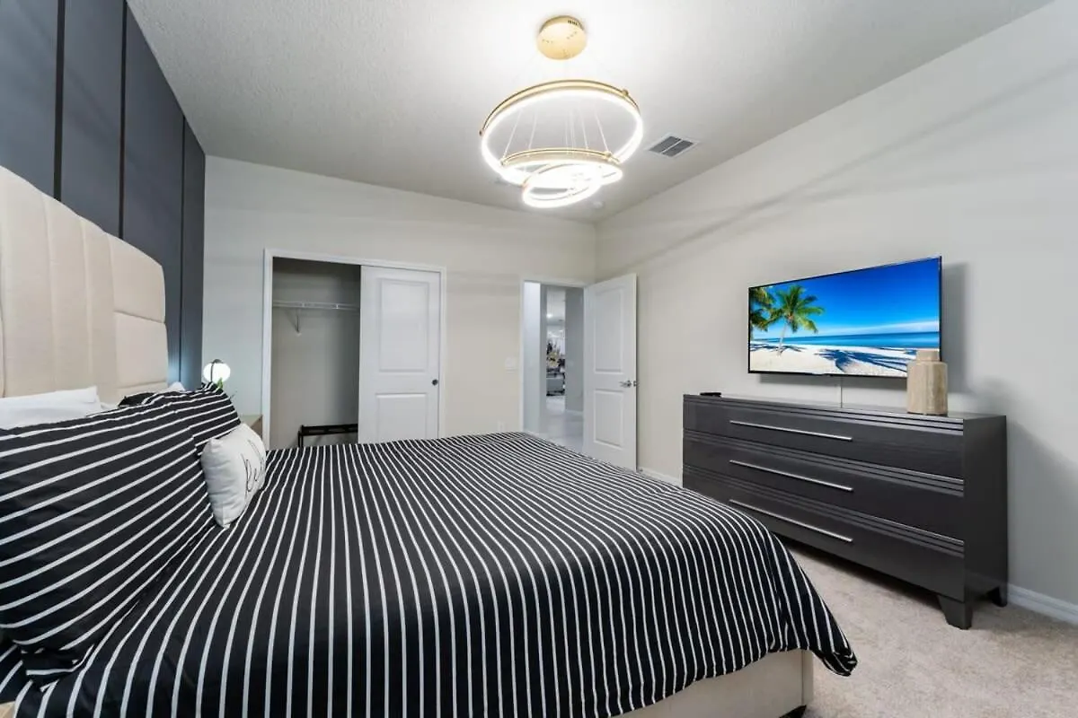 Villa Spectacular 8Br Home W Pool Theater Theme Room Davenport United States